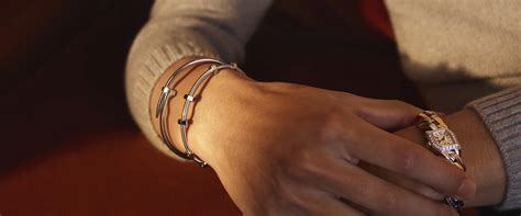 bracelet homme cuir luxe cartier|bracelets de luxe cartier.